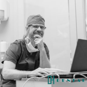 alt="Dr. Huszár Tamás X-Guide navigált implantációs tervet készít"