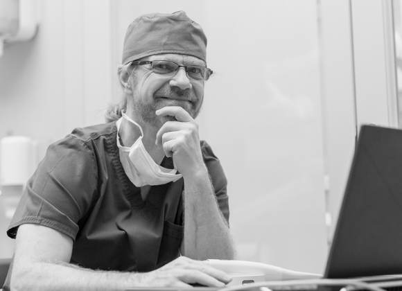 Miért jelent előnyt az X-Guide implantációs rendszer a fogbeültetésnél?